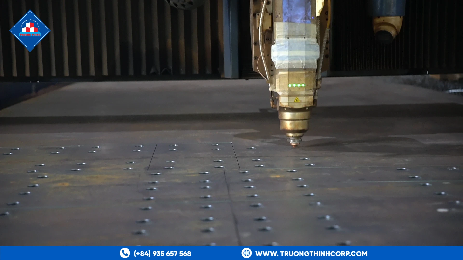CNC cutting head processing steel plate at Truong Thinh Corp's factory