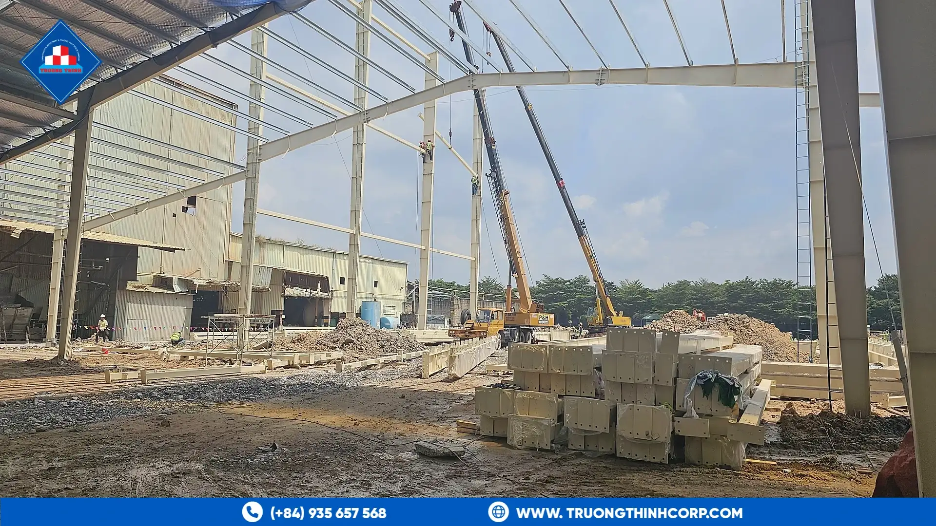 Steel frame erection with a mobile crane at the Royal House factory project