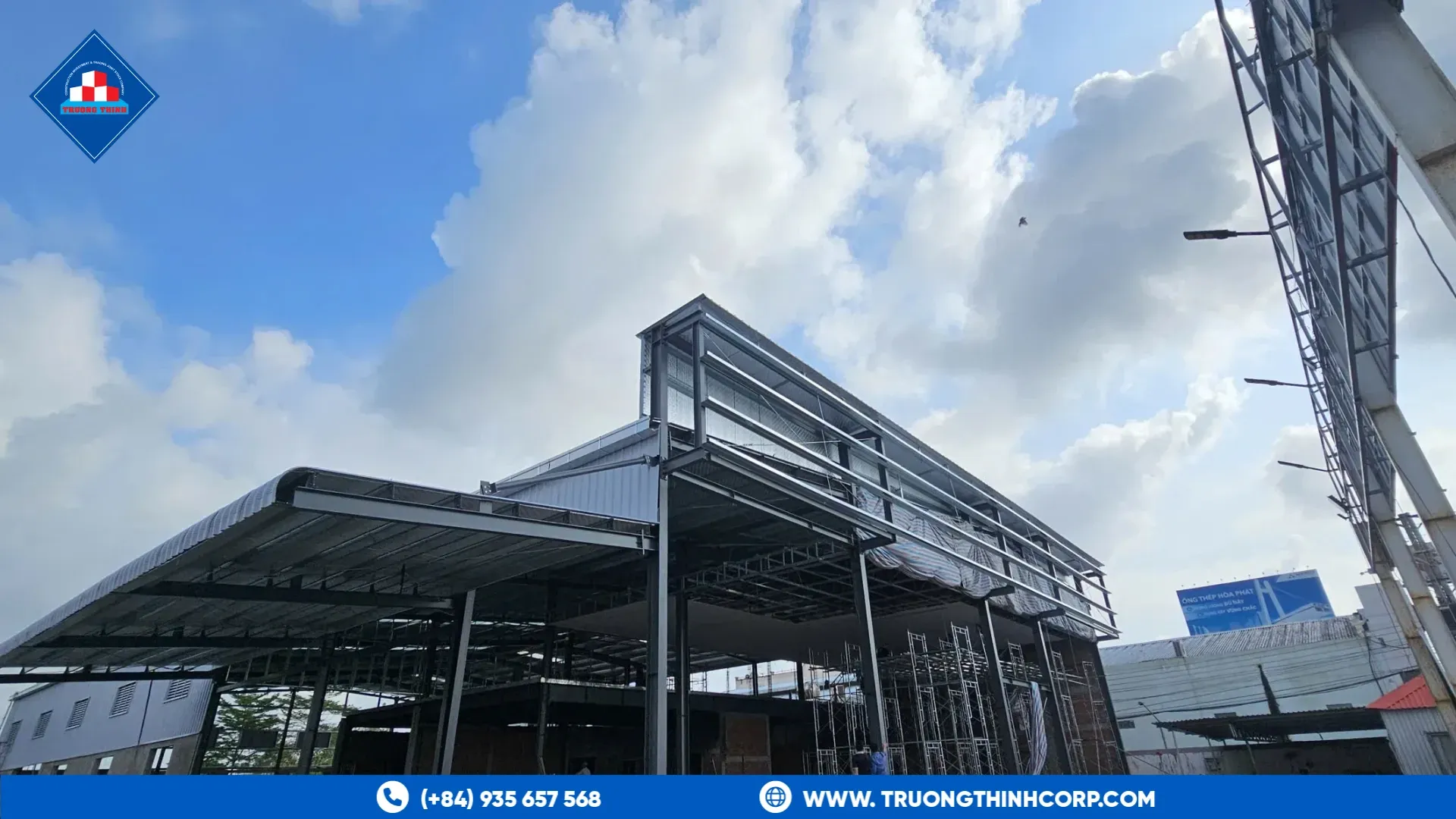 Steel portal frame and roof structure of the BYD Ca Mau automotive showroom built by Truong Thinh Corp